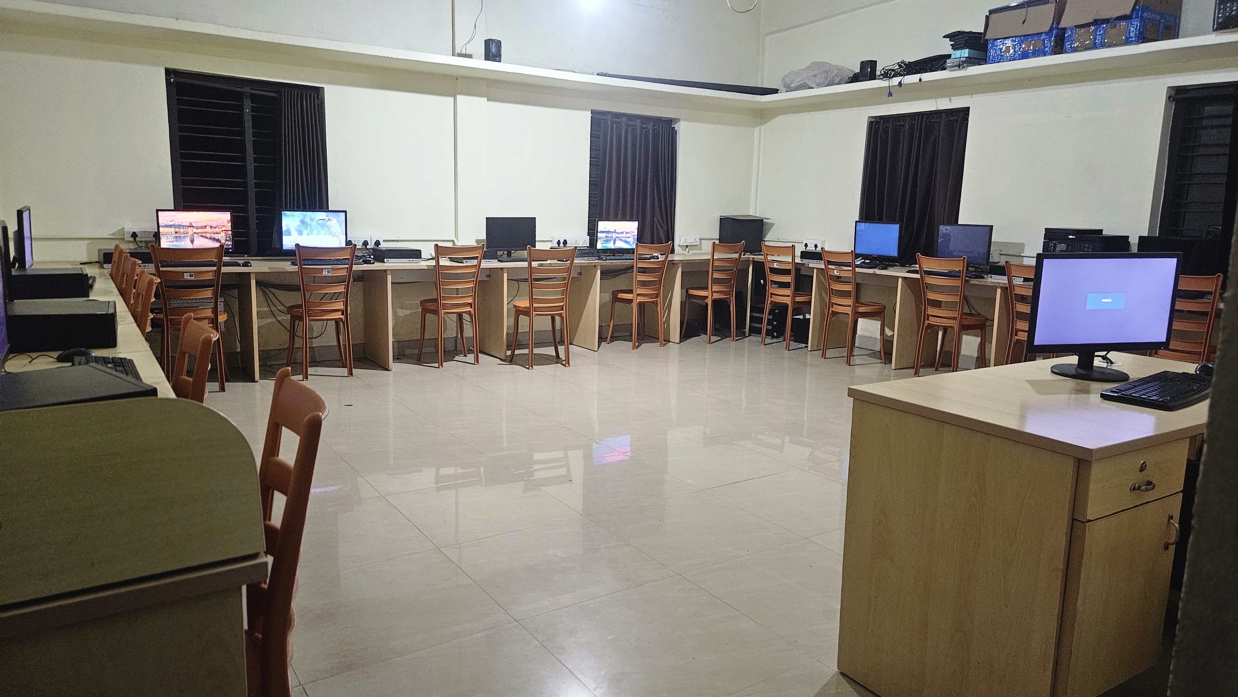Al Bayan Computer Lab